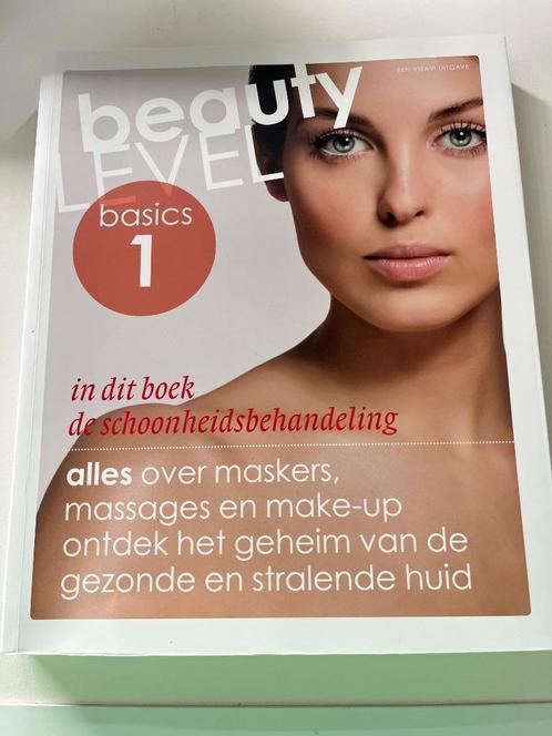 Beautylevel 1 boek | MBO schoonheidsspecialiste niveau 3/4, Boeken, Studieboeken en Cursussen, Zo goed als nieuw, MBO, Beta, Ophalen