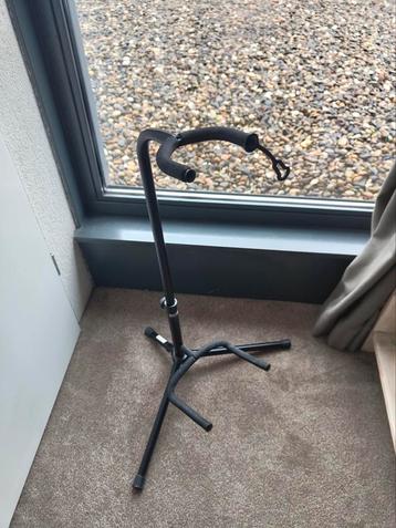 Gitaar standaard  beschikbaar voor biedingen
