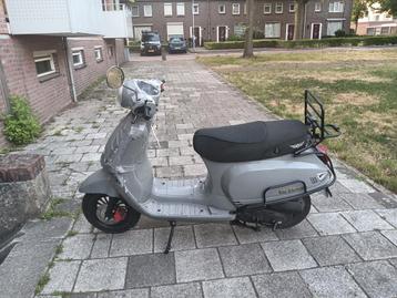 Scooter La souris goedlopende scooter , lekke band achter  beschikbaar voor biedingen