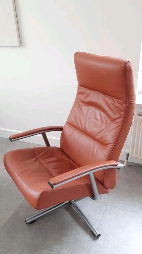 Relaxfauteuil Montèl leer kleur warm terra, Huis en Inrichting, Fauteuils, Gebruikt, 50 tot 75 cm, 75 tot 100 cm, Ophalen