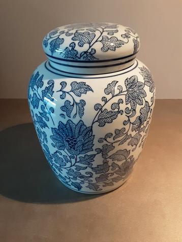 Blauw-wit decoratieve pot met deksel/vaas beschikbaar voor biedingen