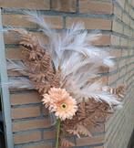 Decoratieve bloemstuk met gerbera en veren, Ophalen, Zo goed als nieuw