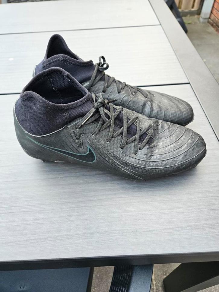 Nike voetbalschoenen Phantom  mt 42, Sport en Fitness, Voetbal, Zo goed als nieuw, Schoenen, Maat XS of kleiner, Ophalen of Verzenden