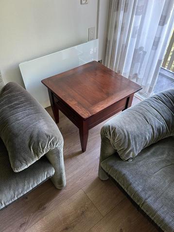 Kersenhouten bijzettafel beschikbaar voor biedingen
