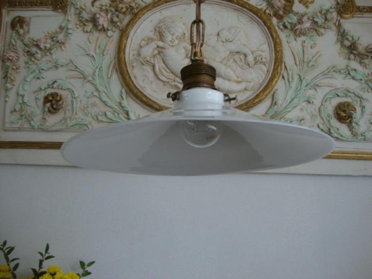 Oud Hanglampje melkglas ( opaal ) nr. 4, Huis en Inrichting, Lampen | Hanglampen, Gebruikt, Minder dan 50 cm, Glas, Metaal, Verzenden