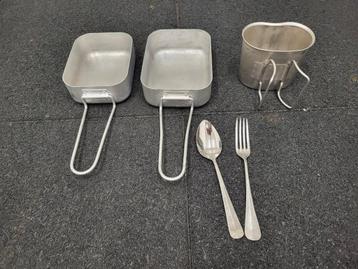 KL81 KMD81 PSU militairia bestek + eet en drink beker beschikbaar voor biedingen
