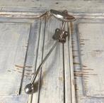 Antieke Franse vernikkeld ijzeren dubbele kapstokhaak, Gebruikt, Wandhaken, Ophalen of Verzenden, Minder dan 100 cm