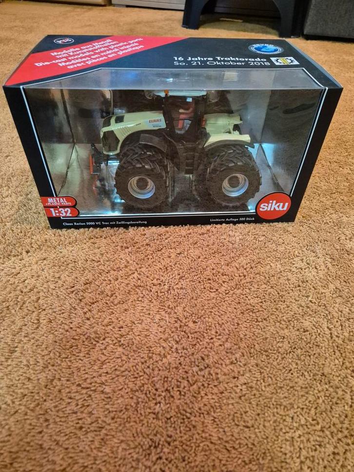 Siku CLAAS XERION 5000 VC Trac met dubbellucht stotz 1:32, Hobby en Vrije tijd, Modelauto's | 1:32, Nieuw, Tractor of Landbouw
