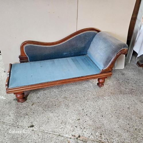 Chaise longue met blauwfluwelen bekleding, Huis en Inrichting, Banken | Sofa's en Chaises Longues, Gebruikt, Eenpersoons, Minder dan 150 cm