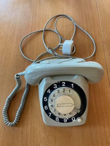 Oude telefoon beschikbaar voor biedingen
