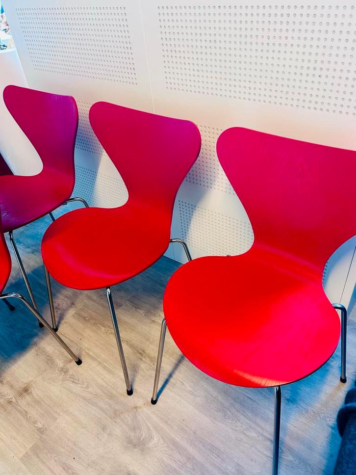 4x Fritz Hansen Vlinderstoelen Rood, Huis en Inrichting, Stoelen, Zo goed als nieuw, Vier, Hout, Rood, Ophalen