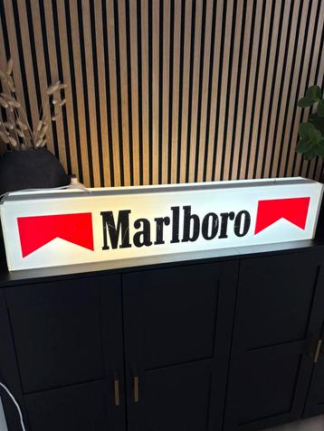 Dubbelzijdige Marlboro lichtreclame lichtbak beschikbaar voor biedingen