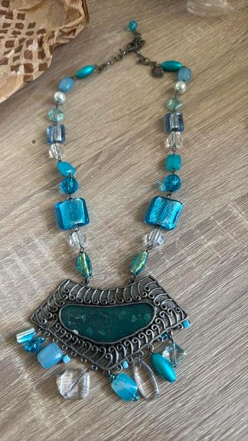 2x Turquoise kettingen beschikbaar voor biedingen