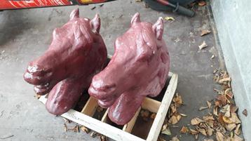 Paardenhoofden Gevelornamenten - Set van 2 beschikbaar voor biedingen