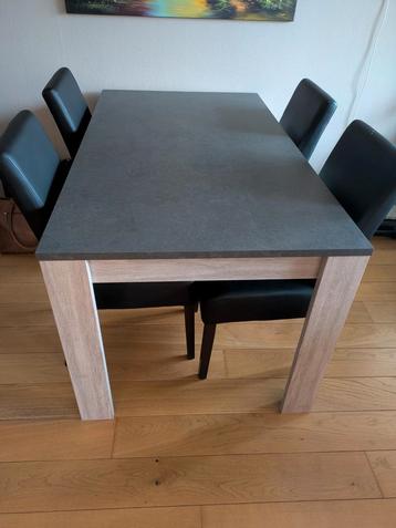 Mooie Eettafel - Perfect voor het gezin! beschikbaar voor biedingen