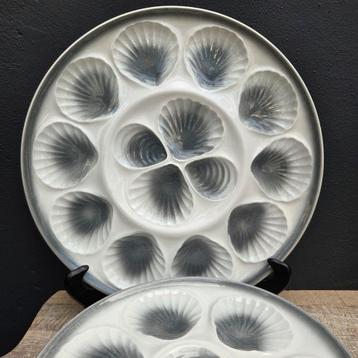 Grote brocante aardewerk oesterserveerschaal  beschikbaar voor biedingen