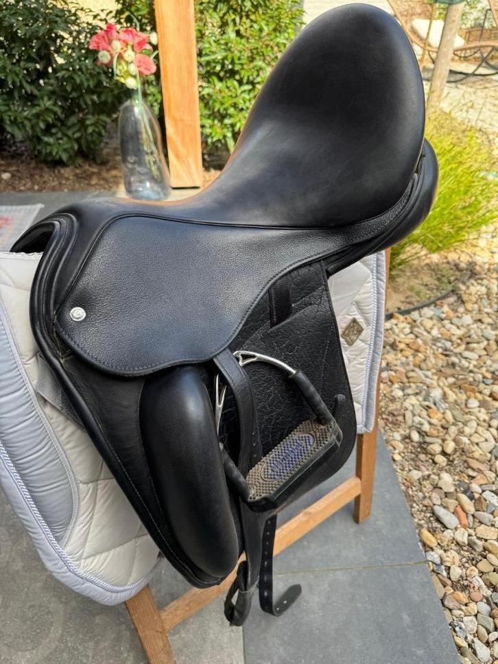 Custom Icon Coda zadel W 35417, 17,5 inch, ZGAN!, Dieren en Toebehoren, Paarden en Pony's | Zadels, Zo goed als nieuw, Dressuur