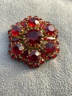 Vintage broche rozet met rode strass, Overige materialen, Gebruikt, Minder dan 4 cm, Ophalen of Verzenden