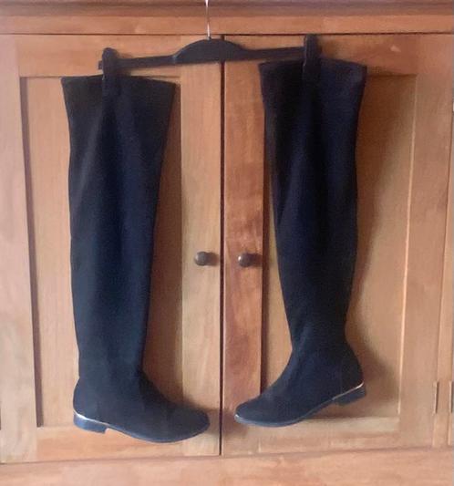 Zwarte Suèdelook Overknee Laarzen, Kleding | Dames, Schoenen, Zo goed als nieuw, Hoge laarzen, Zwart, Ophalen of Verzenden