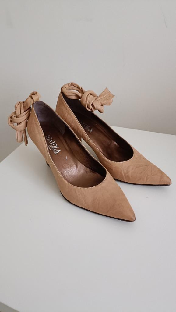 Beige leren pumps Scatola, Kleding | Dames, Schoenen, Gedragen, Pumps, Beige, Ophalen of Verzenden