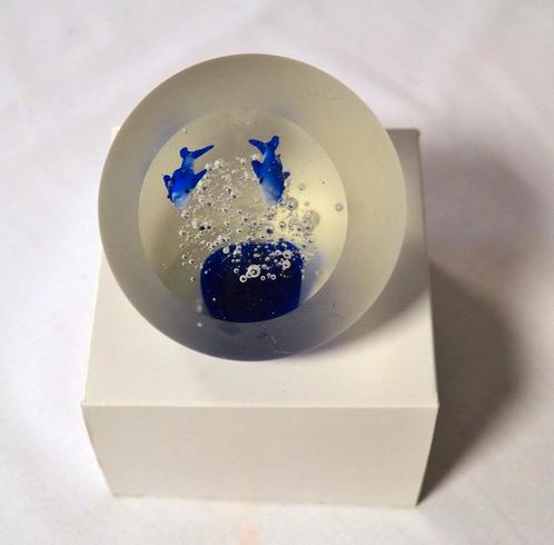 Glazen presse-papier met 2 blauwe visjes, Antiek en Kunst, Kunst | Designobjecten, Ophalen of Verzenden