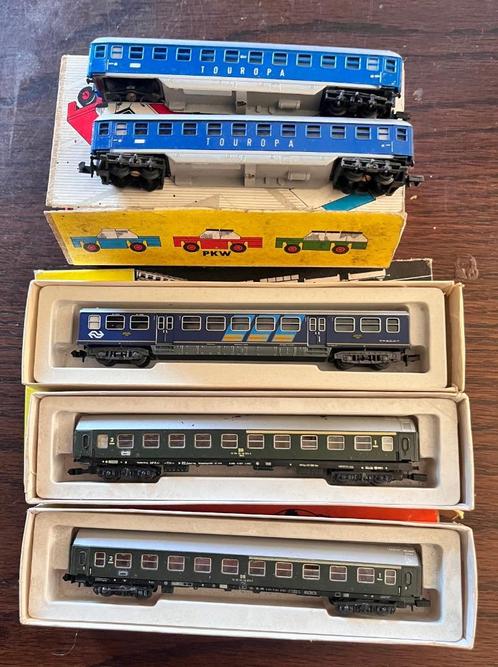 Minitrix passagierswagens in groen en blauw tinten, Hobby en Vrije tijd, Modeltreinen | N-Spoor, Gebruikt, Wagon, Gelijkstroom