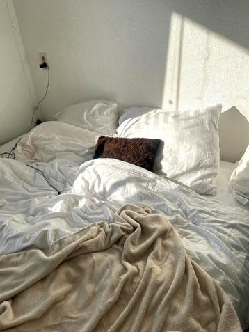 Mooi donker bruin bed, ZSM WEG!