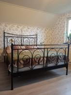Tweepersoons metalen bed (Ikea) met gouden knoppen, Ophalen, Gebruikt, Zwart, Heel mooi/Ikea