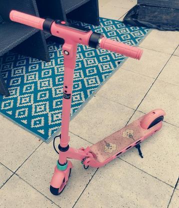 Elektrische kinder step roze  beschikbaar voor biedingen