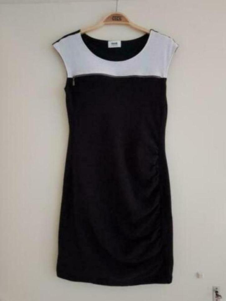 Jurk -- maat S / 36 -- Anna van Toor, Kleding | Dames, Jurken, Gedragen, Maat 36 (S), Zwart, Knielengte, Ophalen of Verzenden