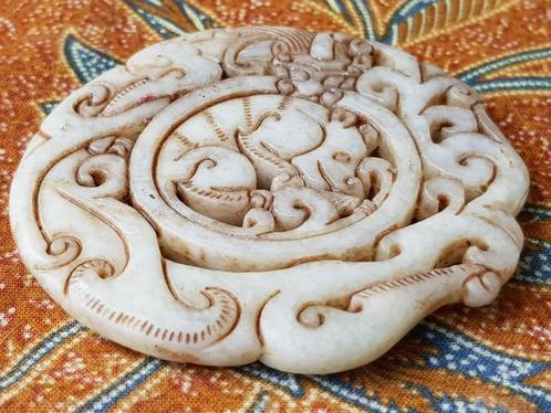 Mooi antiek Chinees jade amulet met een fabeldier 6,8 cm., Antiek en Kunst, Kunst | Niet-Westerse kunst, Ophalen of Verzenden