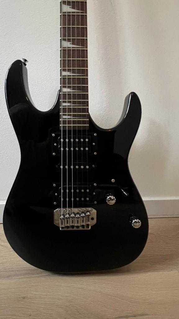 Ibanez GIO Elektrische Gitaar + Ibanez Versterker, Muziek en Instrumenten, Snaarinstrumenten | Gitaren | Elektrisch, Zo goed als nieuw