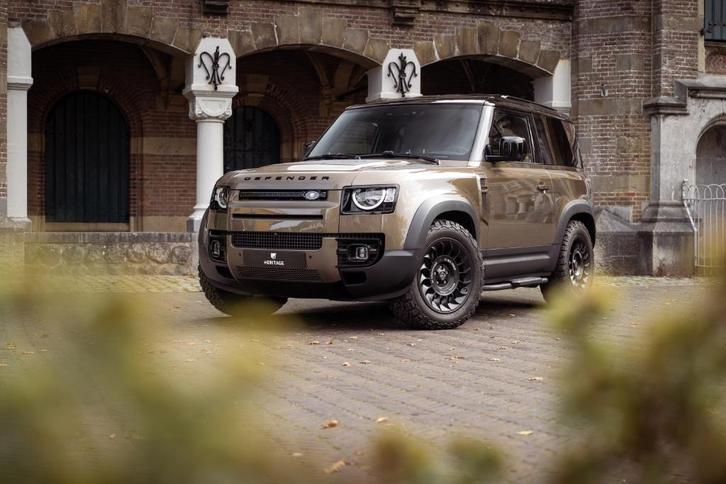Defender 90 D200 - commercial HERITAGE CUSTOMS, Auto's, Bestelauto's, Bedrijf, Te koop, 360° camera, 4x4, ABS, Achteruitrijcamera