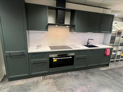 Nolte Keuken echt gelakte essenhout Black Green, Huis en Inrichting, Keuken | Complete keukens, Nieuw, Enkelwandige keuken, Groen