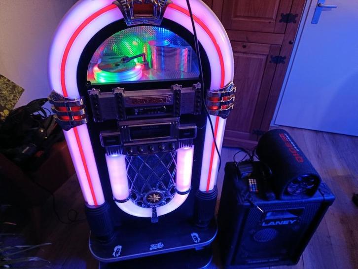Orginele jukebox wurlitzer omgebouwd met cd , bluetooth ed., Verzamelen, Automaten | Jukeboxen, Zo goed als nieuw, Wurlitzer, 1960 tot 1970
