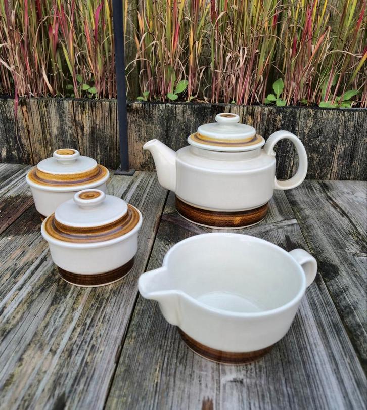 Vintage Figgjo Norway Gourmet theepot melkkan en 2 potjes, Huis en Inrichting, Keuken | Servies, Zo goed als nieuw, Compleet servies