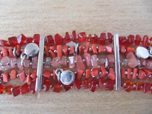 Dyrberg/Kern zilverkleurige armband met rode steentjes., Sieraden, Tassen en Uiterlijk, Armbanden, Zo goed als nieuw, Overige materialen