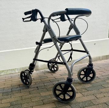 Opvouwbare rollator met rugleuning & 4 zwenkwielen €55,- beschikbaar voor biedingen