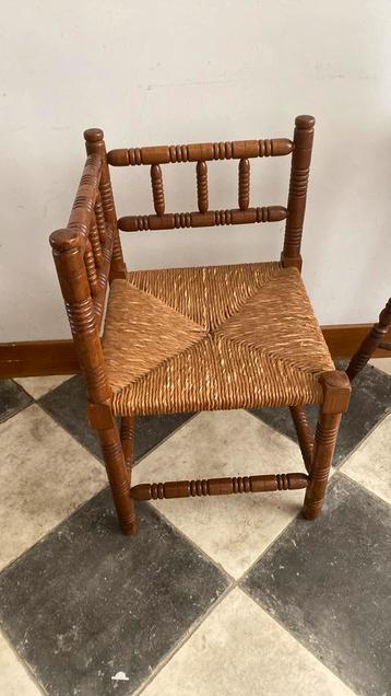 Set van 3 vintage rieten stoeltjes + hoog bijzettafeltje beschikbaar voor biedingen