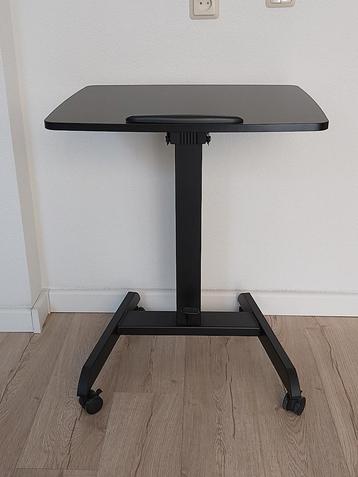 laptoptafel / zit-sta-bureau / katheder beschikbaar voor biedingen