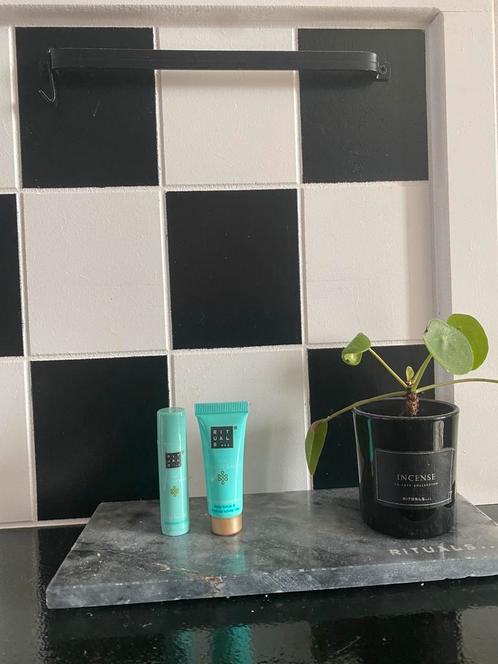 Rituals of karma miniset lipbalm en face moisturizer, Sieraden, Tassen en Uiterlijk, Uiterlijk | Lichaamsverzorging, Zo goed als nieuw