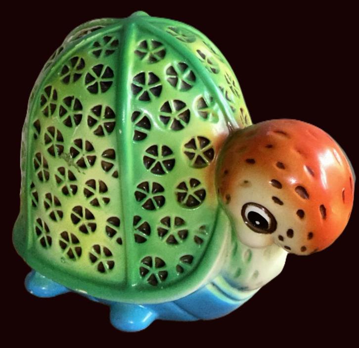 Unieke keramische schildpad spaarpot met decoratief schild, Verzamelen, Spaarpotten, Zo goed als nieuw, Dier, Steen, Aardewerk of Keramiek