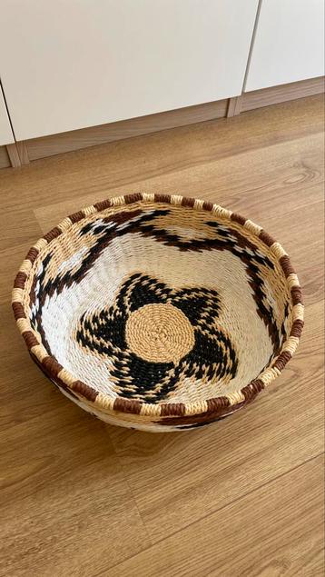 Mand / schaal - gewoven beschikbaar voor biedingen