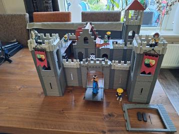 Ritterburg Brandenburg toren kastee met playmobil poppetjes. beschikbaar voor biedingen