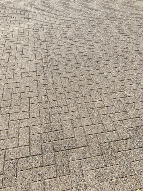 gebruikte beton klinkers bkk grijs 8 dik 2000m2, Tuin en Terras, Tegels en Klinkers, Gebruikt, Klinkers, Beton, Ophalen of Verzenden
