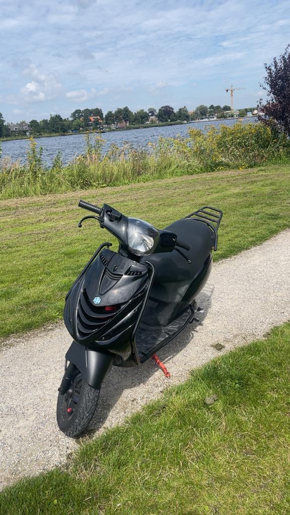 Piaggo zip 70cc, Fietsen en Brommers, Scooters | Piaggio, Zo goed als nieuw, Zip, Maximaal 45 km/u, Tweetakt, Ophalen