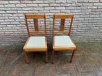 Twee houten stoelen met stoffen zitting, Ophalen