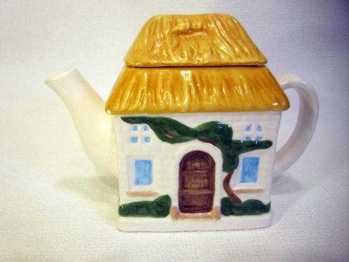 Engelse theepot in de vorm van een huisje, Antiek en Kunst, Antiek | Keramiek en Aardewerk, Ophalen