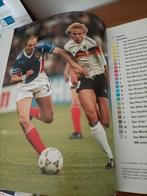 1000 Voetballers - De Beste Spelers Aller Tijden, Ophalen of Verzenden, Zo goed als nieuw, Onbekend, Balsport