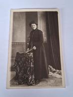 Fotokaart- studioportret- vrouw- rok- H. Abresch- Tirol, Ophalen of Verzenden, Voor 1940, Overige onderwerpen, Foto